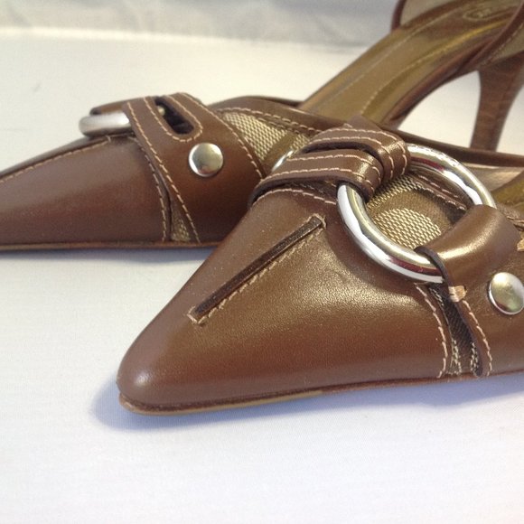 Coach Pumps - Picture 4 of 7
